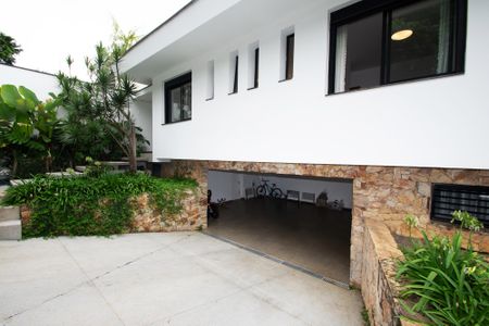 Casa à venda com 350m², 5 quartos e 3 vagasfachada e garagem