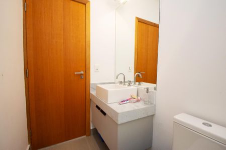 Casa à venda com 350m², 5 quartos e 3 vagasbanheiro quarto 2