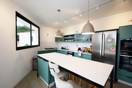 Casa à venda com 350m², 5 quartos e 3 vagascozinha