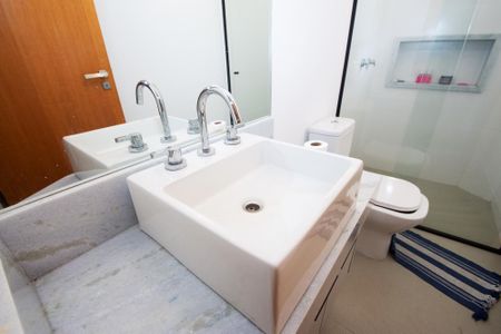 Casa à venda com 350m², 5 quartos e 3 vagasbanheiro de serviçø