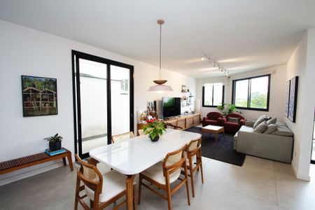 Casa à venda com 350m², 5 quartos e 3 vagasSala de jantar