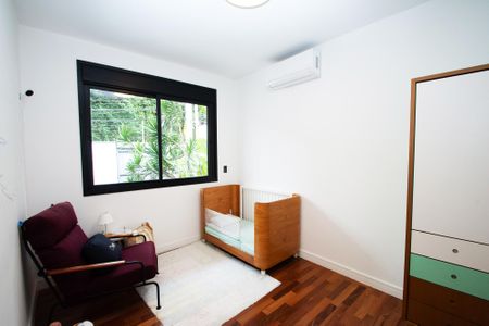 Casa à venda com 350m², 5 quartos e 3 vagasquarto 2