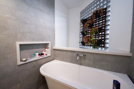 Casa à venda com 350m², 5 quartos e 3 vagasbanheiro  quarto 4