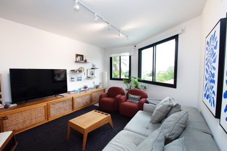 Sala de estar de casa à venda com 5 quartos, 350m² em Vila Madalena, São Paulo