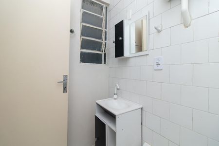 Banheiro de apartamento para alugar com 1 quarto, 42m² em Vila Nova, Porto Alegre