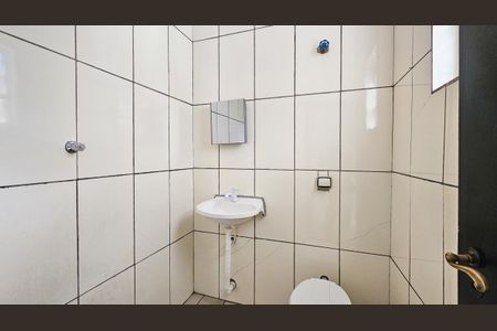 Banheiro da suíte de casa para alugar com 2 quartos, 64m² em Padroeira, Osasco