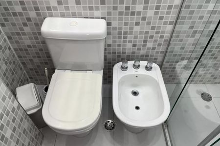 Apartamento para alugar com 100m², 2 quartos e sem vagaBanheiro da Suíte