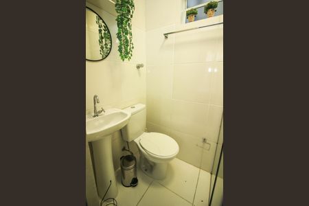 Banheiro de kitnet/studio para alugar com 1 quarto, 30m² em Centro Histórico, Porto Alegre