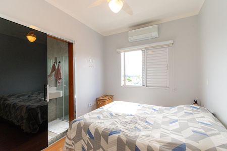 Casa à venda com 124m², 3 quartos e 2 vagasSuíte