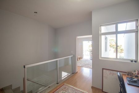 Casa à venda com 420m², 4 quartos e 6 vagasHall e Escritório