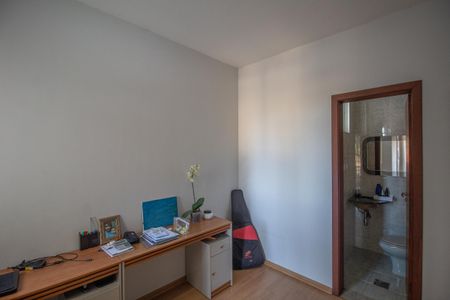 Casa à venda com 420m², 4 quartos e 6 vagasHall e Escritório