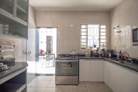 Casa à venda com 420m², 4 quartos e 6 vagasCozinha