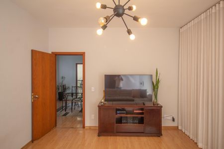 Casa à venda com 420m², 4 quartos e 6 vagasSala de TV