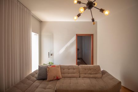 Casa à venda com 420m², 4 quartos e 6 vagasSala de TV