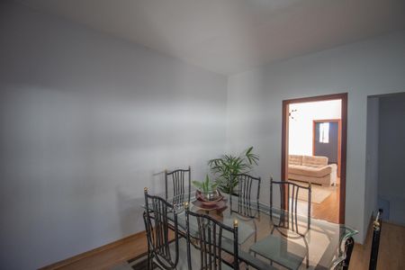 Casa à venda com 420m², 4 quartos e 6 vagasCopa