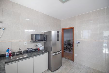 Casa à venda com 420m², 4 quartos e 6 vagasCozinha