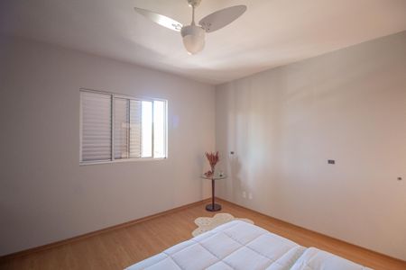 Casa à venda com 420m², 4 quartos e 6 vagasSuite
