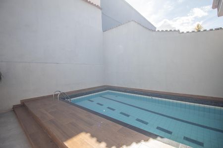 Casa à venda com 420m², 4 quartos e 6 vagasPiscina