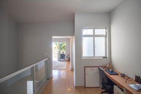 Casa à venda com 420m², 4 quartos e 6 vagasHall e Escritório