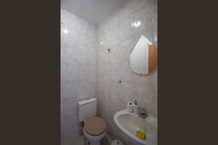 Casa à venda com 420m², 4 quartos e 6 vagasBanheiro de Serviço