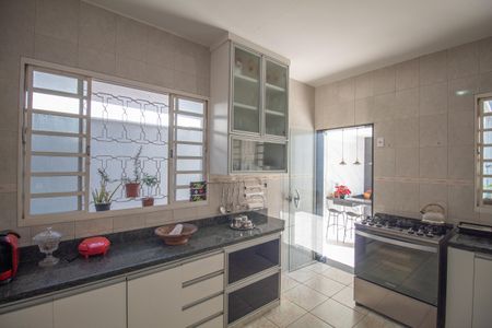 Casa à venda com 420m², 4 quartos e 6 vagasCozinha