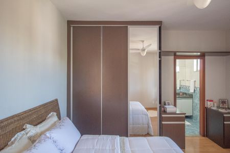 Casa à venda com 420m², 4 quartos e 6 vagasSuite