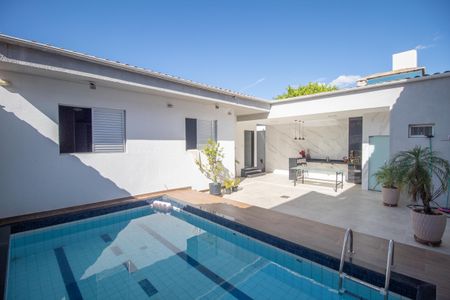 Casa à venda com 420m², 4 quartos e 6 vagasPiscina