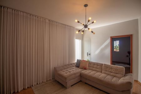 Casa à venda com 420m², 4 quartos e 6 vagasSala de TV