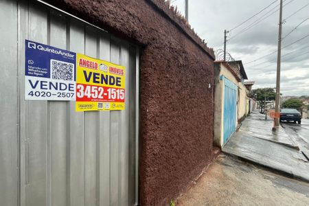 Casa à venda com 80m², 2 quartos e 4 vagasPlaquinha Instalada