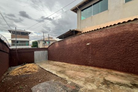 Casa à venda com 80m², 2 quartos e 4 vagasQuintal