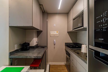 Cozinha de apartamento para alugar com 1 quarto, 35m² em Vila Sonia, São Paulo