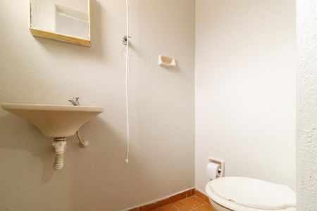 Banheiro de casa para alugar com 1 quarto, 30m² em Vila Paiva, São Paulo