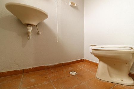 Banheiro de casa para alugar com 1 quarto, 30m² em Vila Paiva, São Paulo