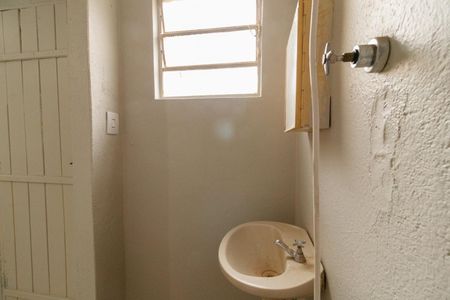 Banheiro de casa para alugar com 1 quarto, 30m² em Vila Paiva, São Paulo