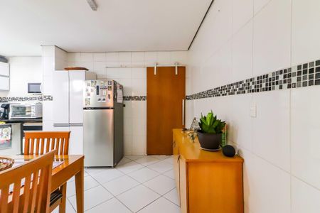 Casa à venda com 180m², 4 quartos e 4 vagas Casa à venda com 180m², 4 quartos e 4 vagasCozinha