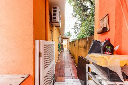 Casa à venda com 180m², 4 quartos e 4 vagas Casa à venda com 180m², 4 quartos e 4 vagasGaragem / Quintal