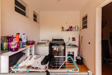 Casa à venda com 180m², 4 quartos e 4 vagas Casa à venda com 180m², 4 quartos e 4 vagasLavanderia