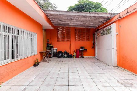 Casa à venda com 180m², 4 quartos e 4 vagas Casa à venda com 180m², 4 quartos e 4 vagasGaragem / Quintal