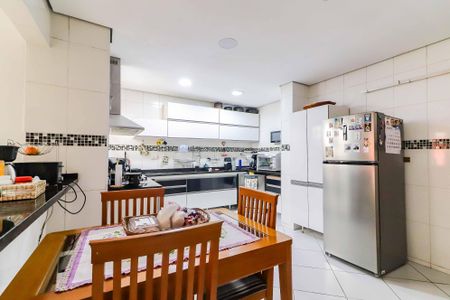 Casa à venda com 180m², 4 quartos e 4 vagas Casa à venda com 180m², 4 quartos e 4 vagasCozinha