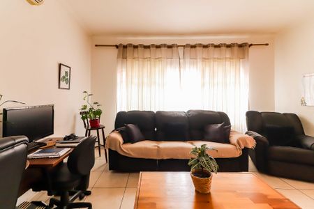 Casa à venda com 180m², 4 quartos e 4 vagas Casa à venda com 180m², 4 quartos e 4 vagasSala