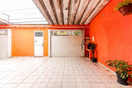 Casa à venda com 180m², 4 quartos e 4 vagas Casa à venda com 180m², 4 quartos e 4 vagasGaragem / Quintal