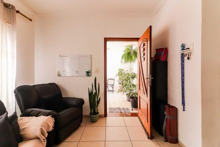 Casa à venda com 180m², 4 quartos e 4 vagas Casa à venda com 180m², 4 quartos e 4 vagasSala