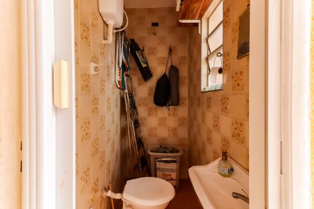 Casa à venda com 180m², 4 quartos e 4 vagas Casa à venda com 180m², 4 quartos e 4 vagasBanheiro de serviço