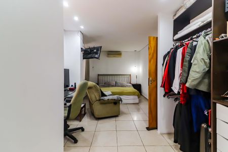 Casa à venda com 180m², 4 quartos e 4 vagas Casa à venda com 180m², 4 quartos e 4 vagasSuíte 01