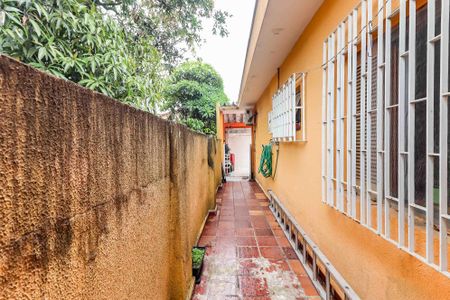 Casa à venda com 180m², 4 quartos e 4 vagas Casa à venda com 180m², 4 quartos e 4 vagasGaragem / Quintal