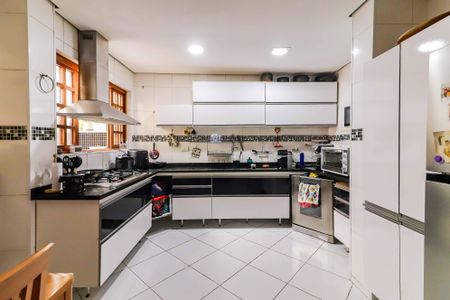 Casa à venda com 180m², 4 quartos e 4 vagas Casa à venda com 180m², 4 quartos e 4 vagasCozinha