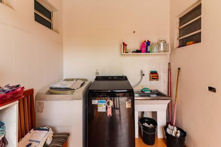 Casa à venda com 180m², 4 quartos e 4 vagas Casa à venda com 180m², 4 quartos e 4 vagasLavanderia