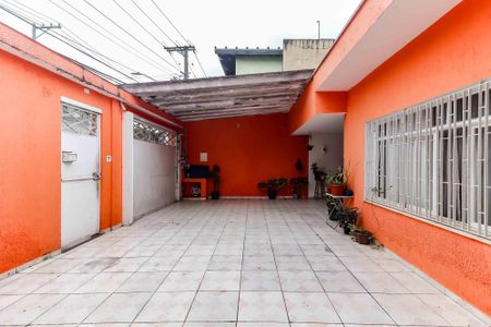 Casa à venda com 180m², 4 quartos e 4 vagas Casa à venda com 180m², 4 quartos e 4 vagasGaragem / Quintal