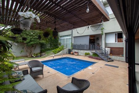 Casa de condomínio à venda com 421m², 4 quartos e 4 vagasÁREA EXTERNA PISCINA