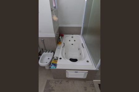 Casa de condomínio à venda com 421m², 4 quartos e 4 vagasBANHEIRO DA SUITE MASTER